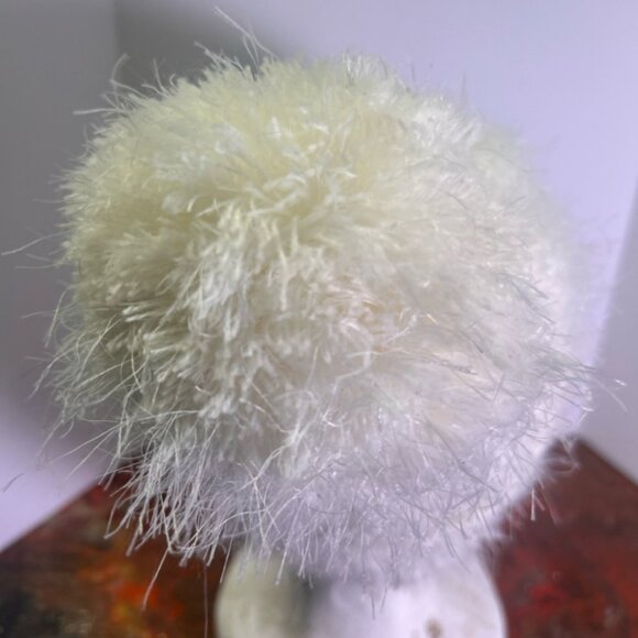 Calvin Klein Women's‎ Cream Fuzzy Pom Pom Winter Beanie Hat - Picture 3 of 6